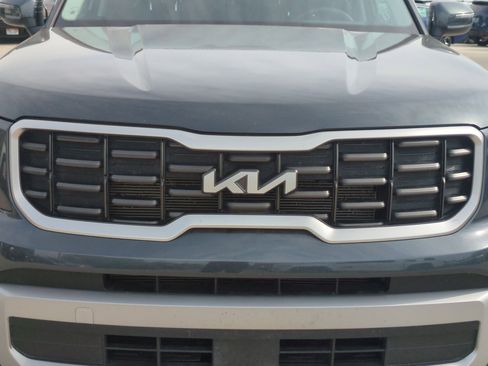 Certified 2023 Kia Telluride S w/ S Sunroof Package AWD/4WD image 9