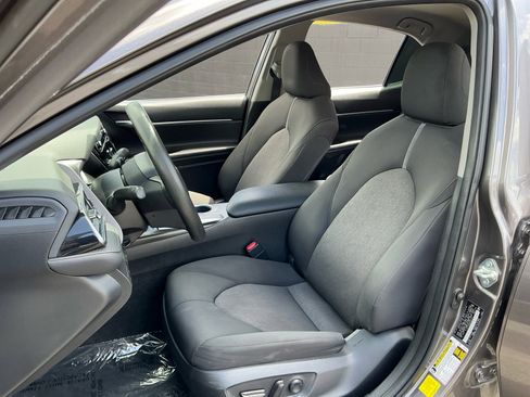 Used 2022 Toyota Camry LE w/ Carpet Mat Package (TMS) FWD image 18