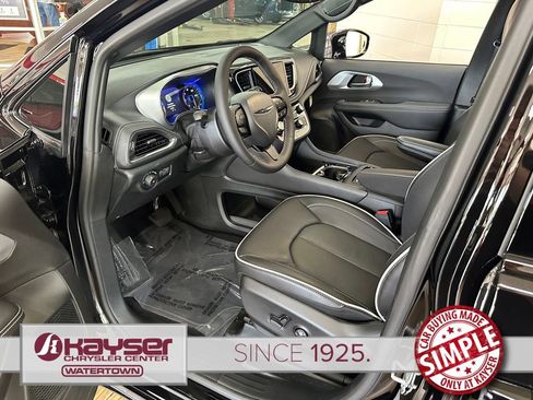 New 2026 Chrysler Pacifica Limited w/ S Appearance Package AWD/4WD image 10