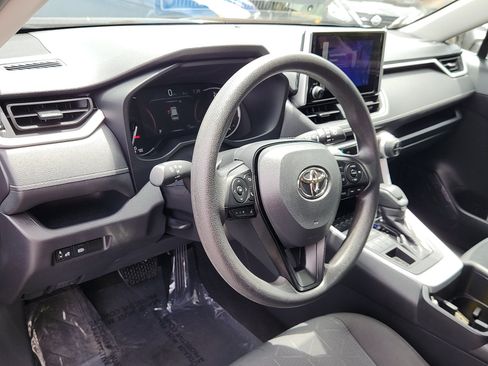 Used 2025 Toyota RAV4 XLE AWD/4WD image 11