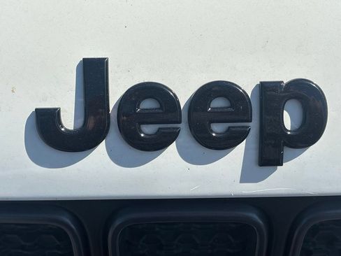 Used 2023 Jeep Renegade Trailhawk AWD/4WD image 32