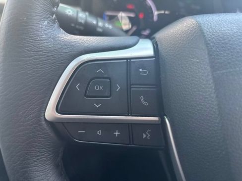 Used 2023 Toyota Sienna XLE FWD image 19