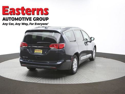 Used 2020 Chrysler Pacifica Touring-L FWD image 42