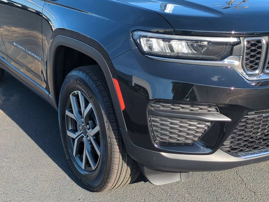 New 2027 Jeep Grand Cherokee Laredo X RWD image 10