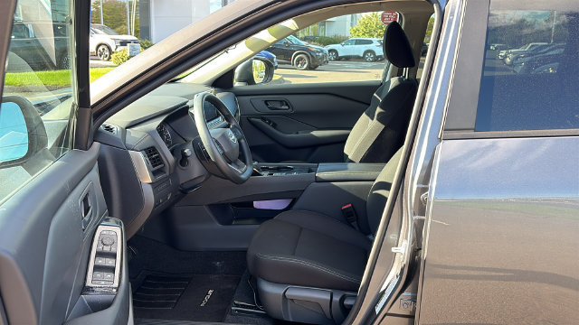 Certified 2025 Nissan Rogue S FWD image 9