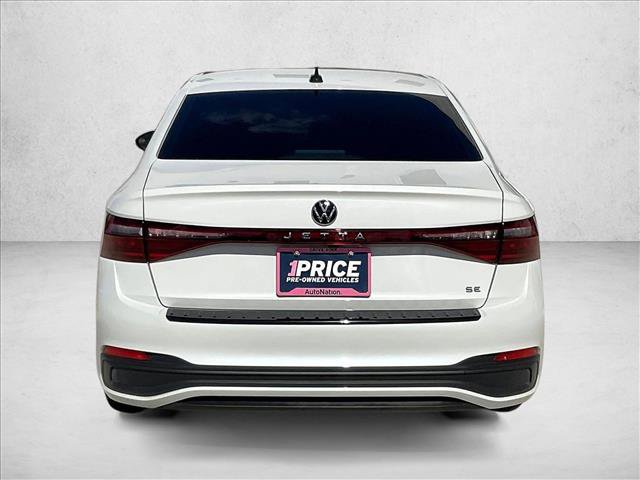 Used 2025 Volkswagen Jetta SE FWD image 4