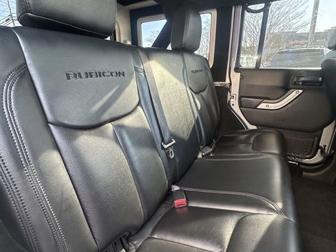 Used 2017 Jeep Wrangler Unlimited Rubicon w/ Connectivity Group image 11