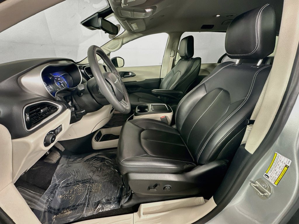 Certified 2024 Chrysler Pacifica Touring-L FWD image 31