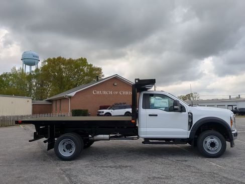 New 2025 Ford F550 2WD Regular Cab Super Duty w/ XL Chrome Package image 2