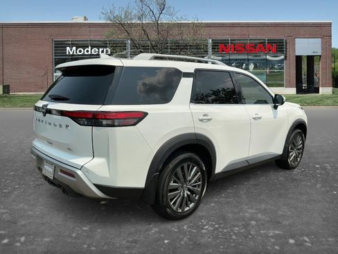 Certified 2025 Nissan Pathfinder SL w/ SL Premium Package FWD image 4
