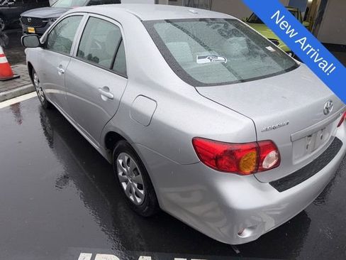Used 2010 Toyota Corolla LE image 11