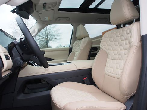 New 2026 Nissan Armada Platinum image 17