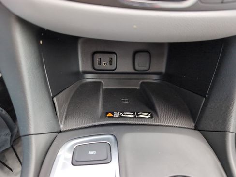 Used 2018 Chevrolet Equinox Premier image 30