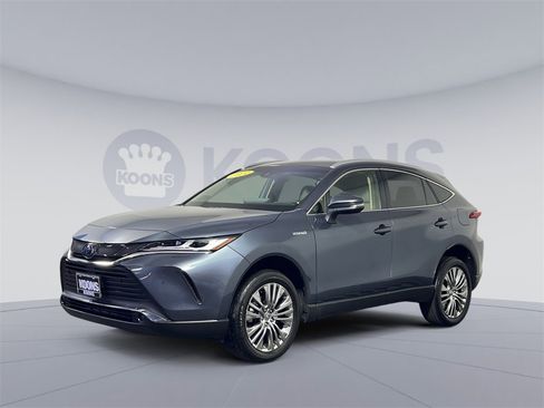 Used 2021 Toyota Venza XLE image 1
