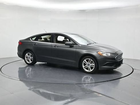 Used 2018 Ford Fusion SE FWD image 3