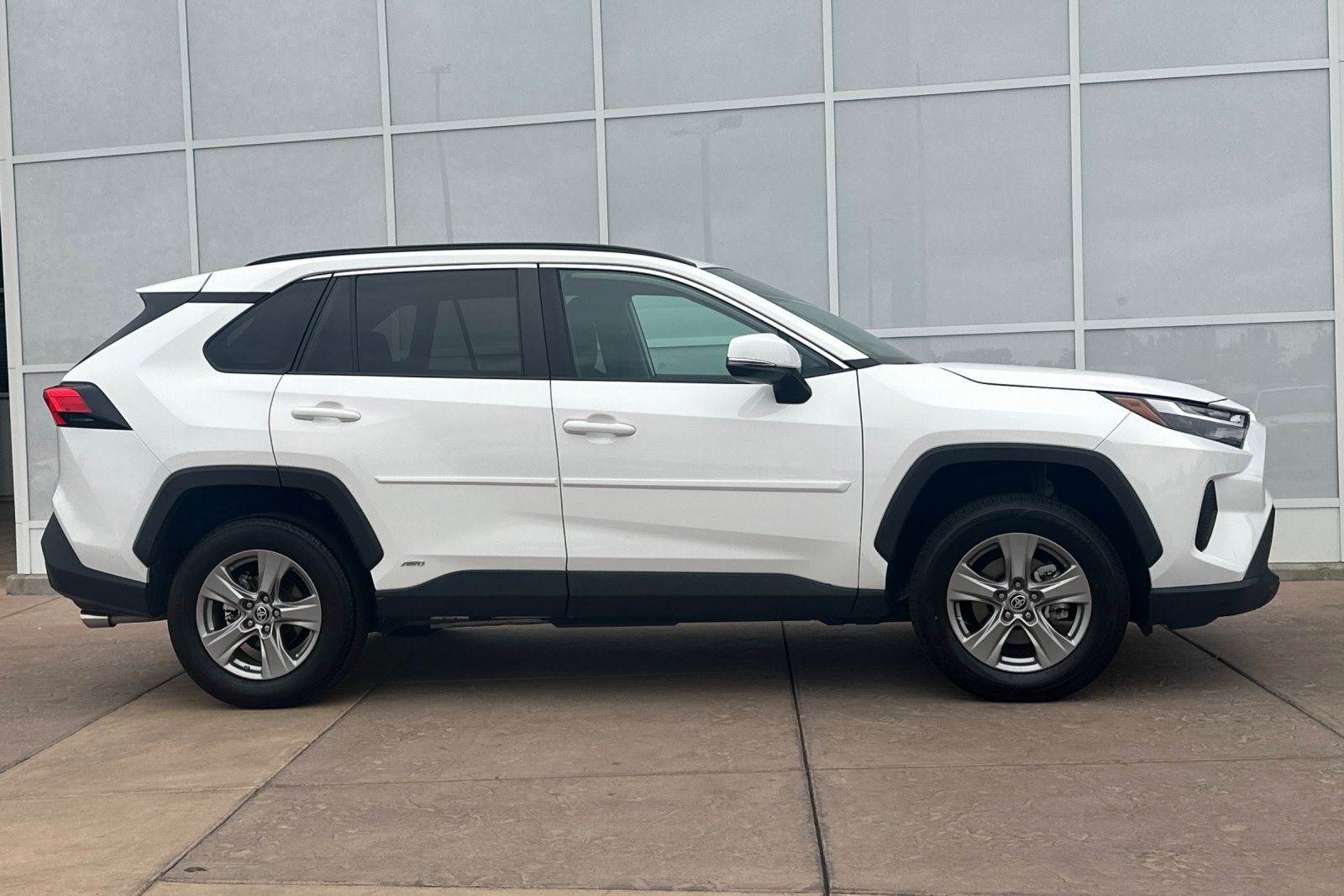 Used 2024 Toyota RAV4 LE AWD/4WD image 3