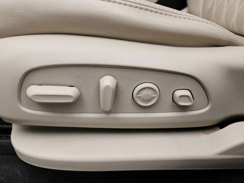 Used 2023 Buick Enclave Avenir w/ Avenir Technology Package image 12