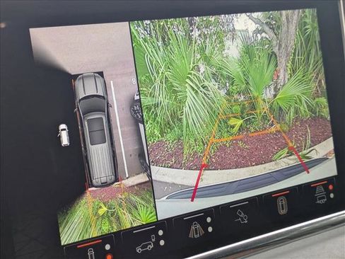 Used 2023 GMC Yukon XL Denali Ultimate image 13