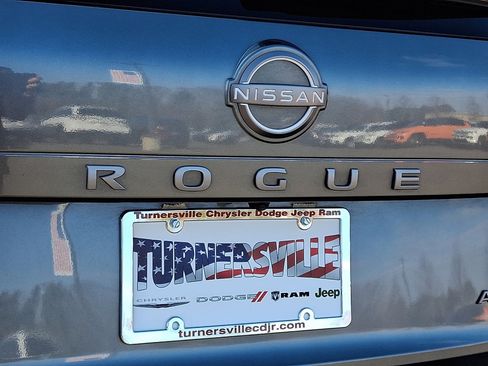 Used 2025 Nissan Rogue SV image 16