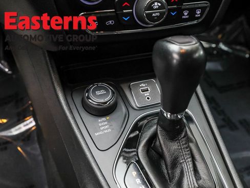 Used 2023 Jeep Cherokee Altitude Lux image 13