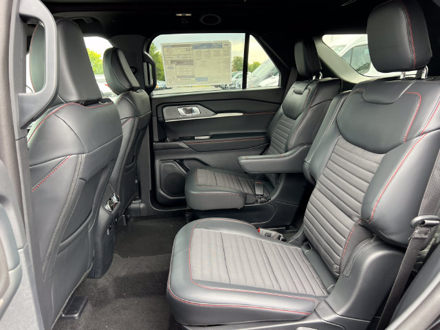 New 2026 Ford Explorer ST-Line w/ ST-Line Street Pack AWD/4WD image 5