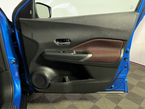 Used 2023 Nissan Kicks SR w/ Interior Electronics Package FWD image 29