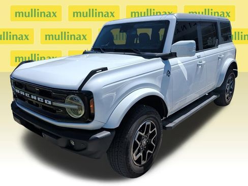 Used 2023 Ford Bronco Outer Banks image 6
