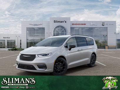 New 2026 Chrysler Pacifica Select w/ S Appearance Package