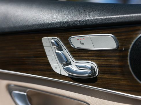 Used 2018 Mercedes-Benz C 300 Sedan w/ Premium Package image 48