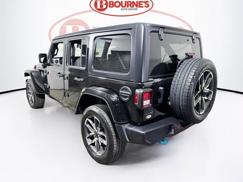 Used 2024 Jeep Wrangler Unlimited w/ Convenience Group AWD/4WD image 7