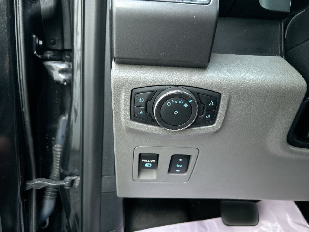 Used 2015 Ford F150 XLT w/ Equipment Group 302A Luxury AWD/4WD image 16