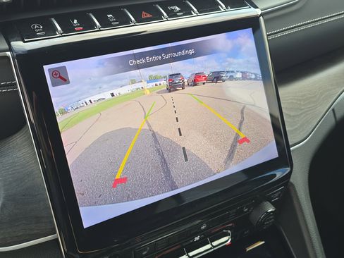 Used 2024 Jeep Grand Cherokee Limited image 20