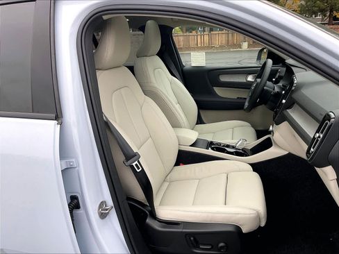 New 2026 Volvo XC40 B5 Plus w/ Protection Package Premier image 31