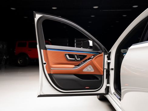 Used 2023 Mercedes-Benz S 580 4MATIC Sedan w/ 3D Technology Package image 51