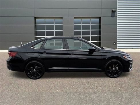 New 2026 Volkswagen Jetta SE image 8