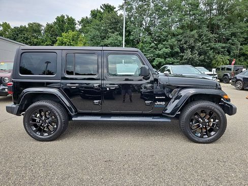 Used 2023 Jeep Wrangler Unlimited Sahara w/ Cold Weather Group AWD/4WD image 8