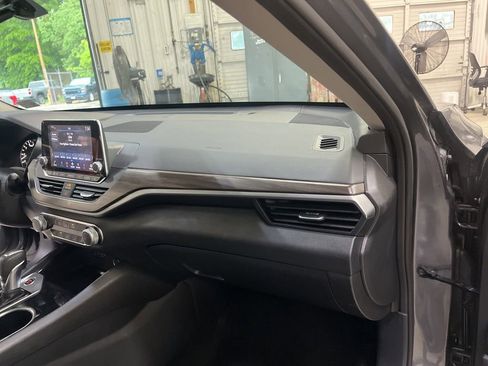 Used 2024 Nissan Altima 2.5 SV FWD image 30
