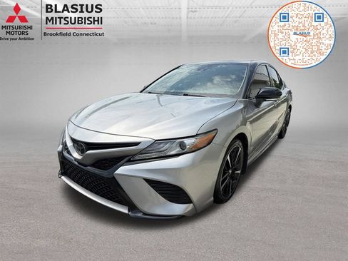 Used 2019 Toyota Camry XSE FWD image 7