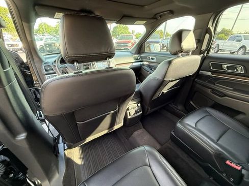 Used 2017 Ford Explorer Limited w/ Equipment Group 301A FWD image 10