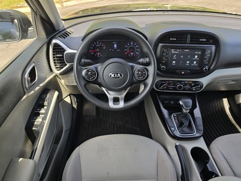 Used 2020 Kia Soul LX FWD image 13