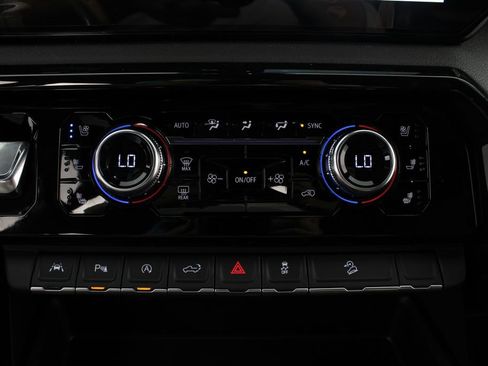 New 2026 GMC Sierra 1500 AT4 w/ AT4 Premium Package AWD/4WD image 8