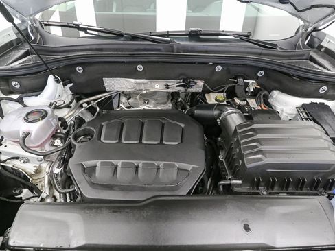 Certified 2025 Volkswagen Atlas Peak Edition SE image 18