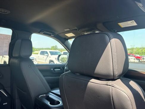 Used 2025 GMC Yukon Denali AWD/4WD image 31