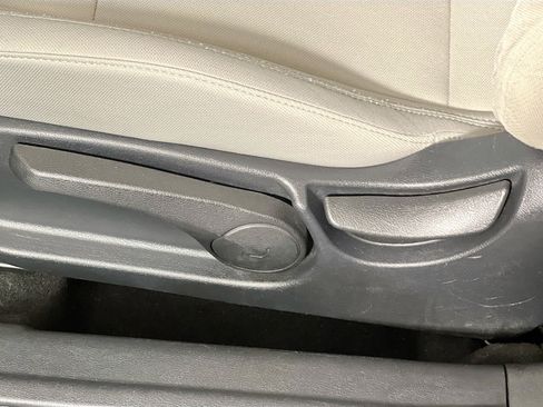 Used 2014 Hyundai Veloster image 15