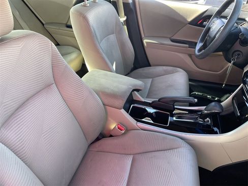 Used 2016 Honda Accord LX image 10