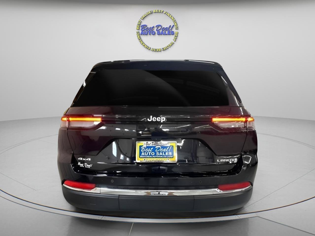 Used 2024 Jeep Grand Cherokee Laredo X w/ Luxury Tech Group I AWD/4WD image 3