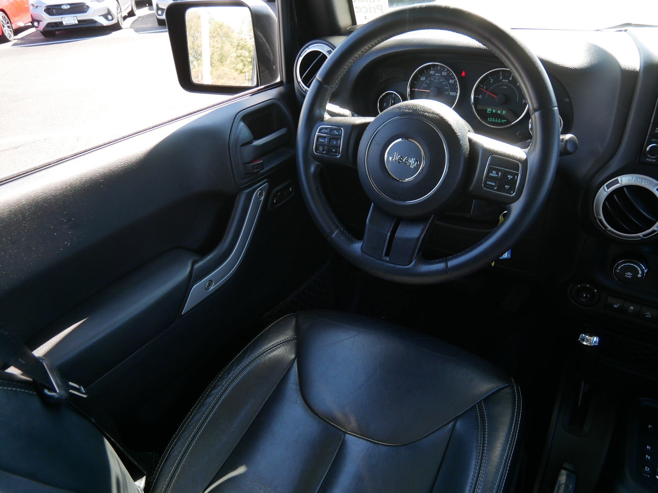 Used 2015 Jeep Wrangler Unlimited Rubicon w/ Connectivity Group AWD/4WD image 9