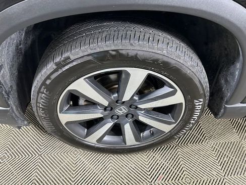 Used 2024 Honda Pilot Touring image 11