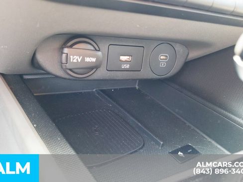 Used 2025 Hyundai Elantra SEL FWD image 12