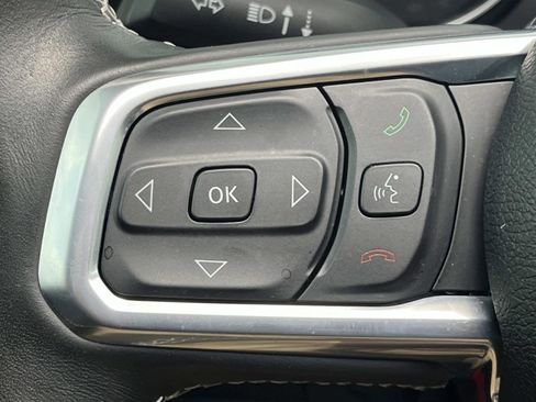 Used 2022 Jeep Wrangler Unlimited Sahara w/ LED Lighting Group AWD/4WD image 24
